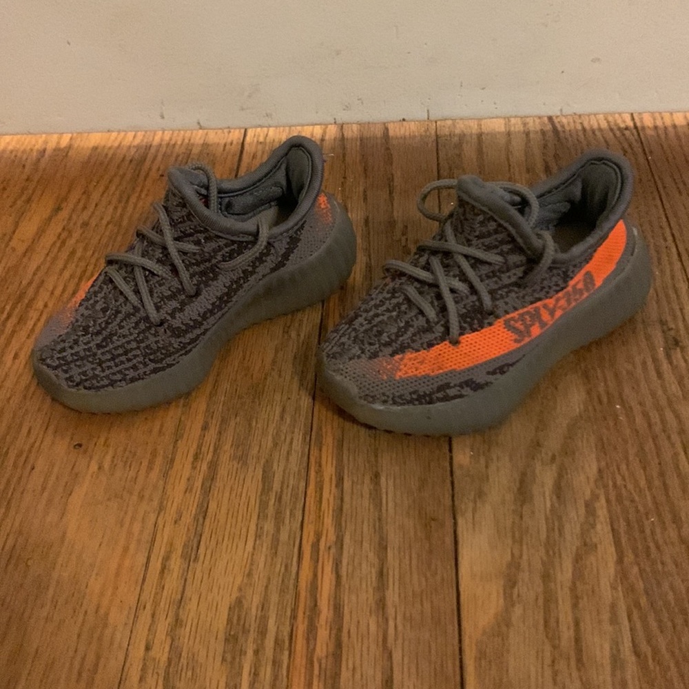 Yeezy 350 V2 Beluga size 7 1/2!!(Toddlers)